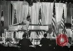 Image Josh White joue alors que Pearl Primus danses New York City USA, 1944, de la seconde 11 séquences d'archives historiques vidéo 65675032044