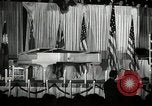 Image Josh White joue alors que Pearl Primus danses New York City USA, 1944, de la seconde 16 séquences d'archives historiques vidéo 65675032044