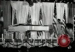 Image Josh White joue alors que Pearl Primus danses New York City USA, 1944, de la seconde 20 séquences d'archives historiques vidéo 65675032044