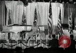 Image Josh White joue alors que Pearl Primus danses New York City USA, 1944, de la seconde 26 séquences d'archives historiques vidéo 65675032044