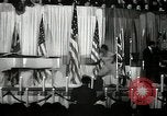 Image Josh White joue alors que Pearl Primus danses New York City USA, 1944, de la seconde 32 séquences d'archives historiques vidéo 65675032044