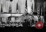 Image Josh White joue alors que Pearl Primus danses New York City USA, 1944, de la seconde 44 séquences d'archives historiques vidéo 65675032044