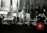 Image Josh White joue alors que Pearl Primus danses New York City USA, 1944, de la seconde 52 séquences d'archives historiques vidéo 65675032044