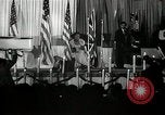 Image Josh White joue alors que Pearl Primus danses New York City USA, 1944, de la seconde 57 séquences d'archives historiques vidéo 65675032044