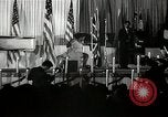Image Josh White joue alors que Pearl Primus danses New York City USA, 1944, de la seconde 62 séquences d'archives historiques vidéo 65675032044
