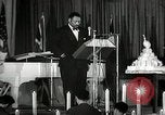 Image Paul Robeson lors de son 46e anniversaire New York City USA, 1944, de la seconde 16 séquences d'archives historiques vidéo 65675032045