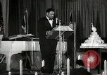 Image Paul Robeson lors de son 46e anniversaire New York City USA, 1944, de la seconde 21 séquences d'archives historiques vidéo 65675032045