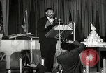 Image Paul Robeson lors de son 46e anniversaire New York City USA, 1944, de la seconde 42 séquences d'archives historiques vidéo 65675032045