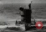 Standbild deutsche U-Boote Angriff britischer Versand Zweiten Weltkrieg im Englischen Kanal, 1941, aus Sekunde 15 historischem Filmmaterial Videoclip 65675032050
