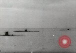 Standbild deutsche U-Boote Angriff britischer Versand Zweiten Weltkrieg im Englischen Kanal, 1941, aus Sekunde 28 historischem Filmmaterial Videoclip 65675032050