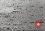 Standbild deutsche U-Boote Angriff britischer Versand Zweiten Weltkrieg im Englischen Kanal, 1941, aus Sekunde 44 historischem Filmmaterial Videoclip 65675032050