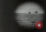 Standbild deutsche U-Boote Angriff britischer Versand Zweiten Weltkrieg im Englischen Kanal, 1941, aus Sekunde 61 historischem Filmmaterial Videoclip 65675032050