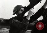 Standbild deutsche Angriff über England als britische einen Krieg vorbereiten London England Vereinigtes Königreich, 1941, aus Sekunde 7 historischem Filmmaterial Videoclip 65675032053