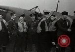 Standbild deutsche Angriff über England als britische einen Krieg vorbereiten London England Vereinigtes Königreich, 1941, aus Sekunde 12 historischem Filmmaterial Videoclip 65675032053