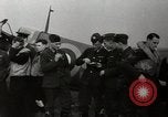 Standbild deutsche Angriff über England als britische einen Krieg vorbereiten London England Vereinigtes Königreich, 1941, aus Sekunde 15 historischem Filmmaterial Videoclip 65675032053