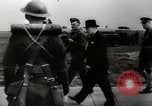 Standbild deutsche Angriff über England als britische einen Krieg vorbereiten London England Vereinigtes Königreich, 1941, aus Sekunde 23 historischem Filmmaterial Videoclip 65675032053