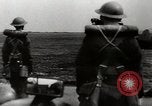 Standbild deutsche Angriff über England als britische einen Krieg vorbereiten London England Vereinigtes Königreich, 1941, aus Sekunde 24 historischem Filmmaterial Videoclip 65675032053