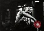 Standbild deutsche Angriff über England als britische einen Krieg vorbereiten London England Vereinigtes Königreich, 1941, aus Sekunde 27 historischem Filmmaterial Videoclip 65675032053