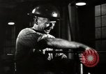 Standbild deutsche Angriff über England als britische einen Krieg vorbereiten London England Vereinigtes Königreich, 1941, aus Sekunde 30 historischem Filmmaterial Videoclip 65675032053