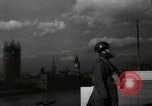 Standbild deutsche Angriff über England als britische einen Krieg vorbereiten London England Vereinigtes Königreich, 1941, aus Sekunde 39 historischem Filmmaterial Videoclip 65675032053