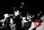 Standbild deutsche Angriff über England als britische einen Krieg vorbereiten London England Vereinigtes Königreich, 1941, aus Sekunde 40 historischem Filmmaterial Videoclip 65675032053