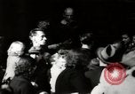 Standbild deutsche Angriff über England als britische einen Krieg vorbereiten London England Vereinigtes Königreich, 1941, aus Sekunde 42 historischem Filmmaterial Videoclip 65675032053