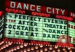 Standbild A Chorus Line und Andere Broadway Shows New York City USA, 1976, aus Sekunde 15 historischem Filmmaterial Videoclip 65675032055