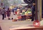 Immagine di Persone ed edifici nella città di New York New York City USA, 1976, secondo 9 filmato di repertorio 65675032059
