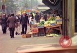 Immagine di Persone ed edifici nella città di New York New York City USA, 1976, secondo 14 filmato di repertorio 65675032059
