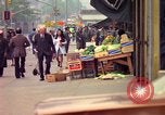 Immagine di Persone ed edifici nella città di New York New York City USA, 1976, secondo 16 filmato di repertorio 65675032059