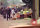 Immagine di Persone ed edifici nella città di New York New York City USA, 1976, secondo 17 filmato di repertorio 65675032059