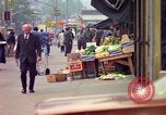 Immagine di Persone ed edifici nella città di New York New York City USA, 1976, secondo 20 filmato di repertorio 65675032059