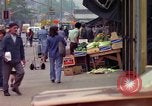 Immagine di Persone ed edifici nella città di New York New York City USA, 1976, secondo 27 filmato di repertorio 65675032059