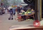 Immagine di Persone ed edifici nella città di New York New York City USA, 1976, secondo 34 filmato di repertorio 65675032059