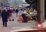 Immagine di Persone ed edifici nella città di New York New York City USA, 1976, secondo 49 filmato di repertorio 65675032059