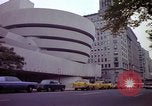 Immagine di Persone ed edifici New York City USA, 1976, secondo 44 filmato di repertorio 65675032060