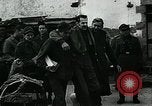 Image 'échange de prisonniers de guerre fin Seconde Guerre Mondiale France, 1945, de la seconde 16 séquences d'archives historiques vidéo 65675032098