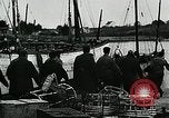 Image 'échange de prisonniers de guerre fin Seconde Guerre Mondiale France, 1945, de la seconde 18 séquences d'archives historiques vidéo 65675032098