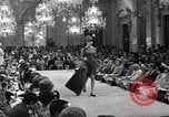 Image Fashion show Florence Italie, 1967, de la seconde 15 séquences d'archives historiques vidéo 65675032125