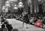 Image Fashion show Florence Italie, 1967, de la seconde 16 séquences d'archives historiques vidéo 65675032125