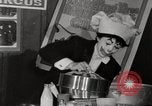 Image clown formation la concurrence New York United States USA, 1967, de la seconde 7 séquences d'archives historiques vidéo 65675032126