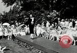 Standbild Liebe anzeigen Easthampton New York USA, 1930, aus Sekunde 35 historischem Filmmaterial Videoclip 65675032157