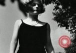 Standbild Liebe anzeigen Easthampton New York USA, 1930, aus Sekunde 50 historischem Filmmaterial Videoclip 65675032157