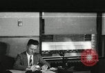 Image femmes livrent des télégrammes New York United States USA, 1930, de la seconde 4 séquences d'archives historiques vidéo 65675032159
