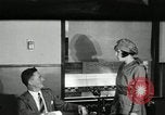 Image femmes livrent des télégrammes New York United States USA, 1930, de la seconde 7 séquences d'archives historiques vidéo 65675032159