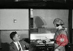 Image femmes livrent des télégrammes New York United States USA, 1930, de la seconde 9 séquences d'archives historiques vidéo 65675032159