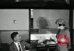 Image femmes livrent des télégrammes New York United States USA, 1930, de la seconde 10 séquences d'archives historiques vidéo 65675032159
