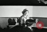 Image femmes livrent des télégrammes New York United States USA, 1930, de la seconde 17 séquences d'archives historiques vidéo 65675032159