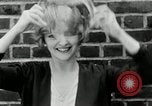 Immagine di Ragazza bionda New York United States USA, 1930, secondo 29 filmato di repertorio 65675032161