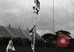 Image air stunts Colwyn Bay Royaume-Uni, 1930, de la seconde 9 séquences d'archives historiques vidéo 65675032162